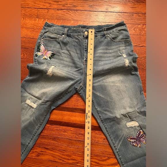 Chico’s Girlfriend Crop Jeans Hand Painted Butterfly Stretch Sz 2.5(M)34”waist - Picture 5 of 13